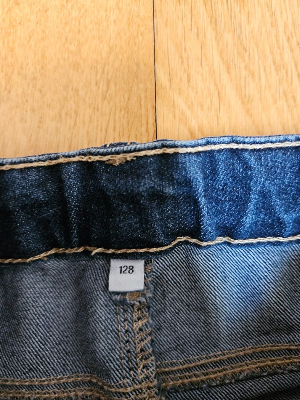 Pantaloni: Mädchen Shorts 128 – Usato da Hünenberg venduto da lexli06 1