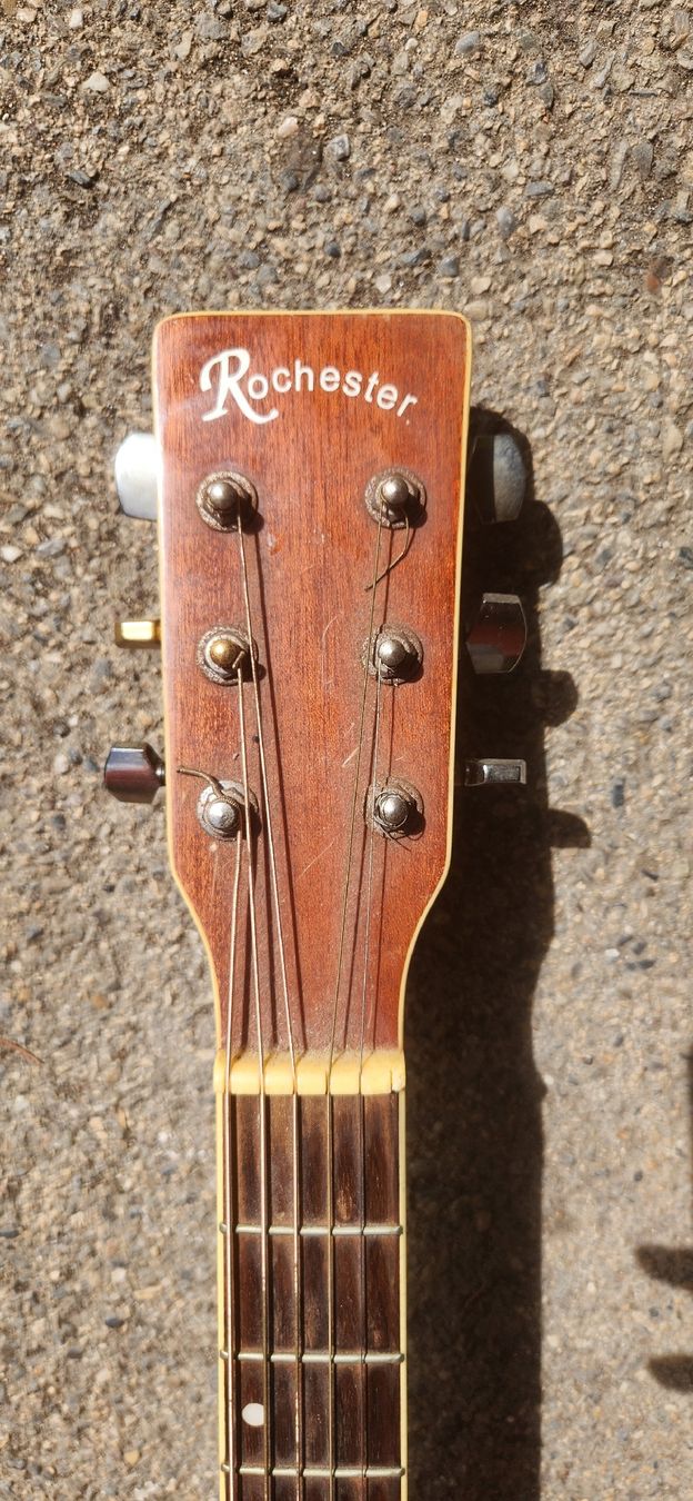 Instruments de musique: Gitarrr Rochester – D'occasion à Bonfol par mai_p9rx 1