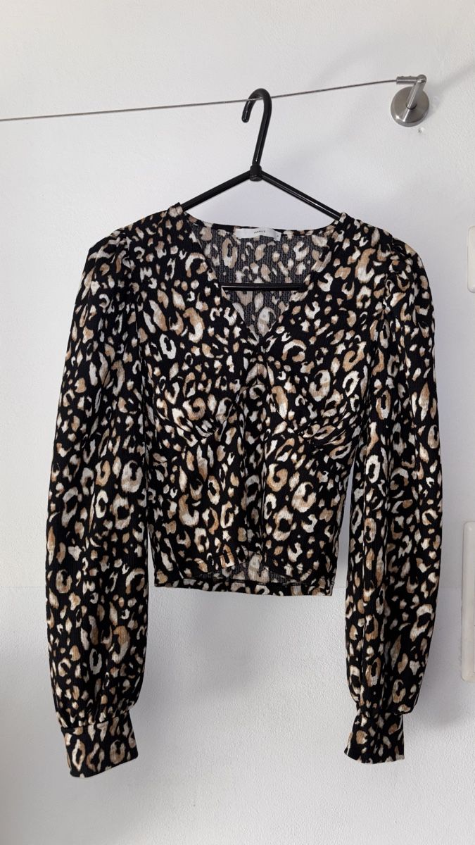 Only Blusen: Leoprint Bluse – Gebraucht aus Erlen von xdi_yy28 1