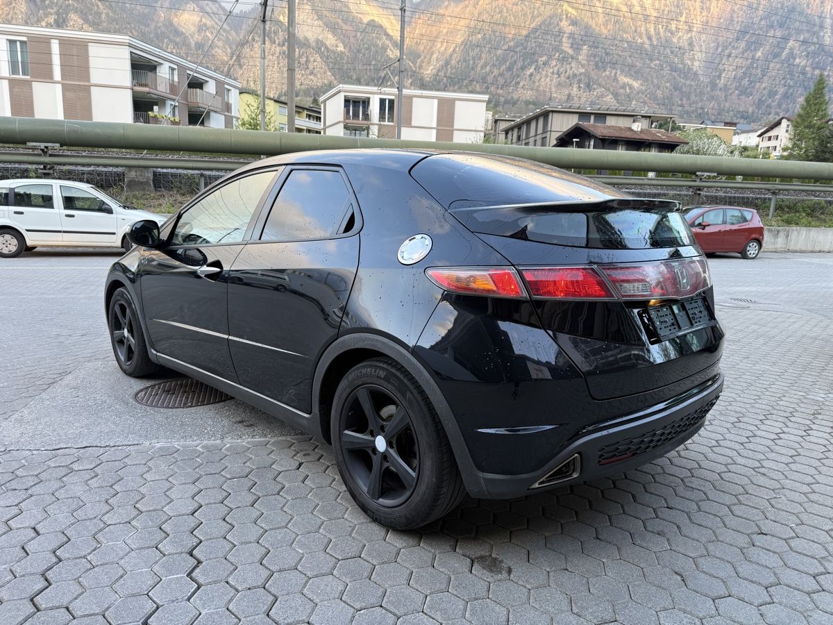 Honda Automobili: Honda Civic 1.8i – Usato da Domat/Ems venduto da Opmofe 1