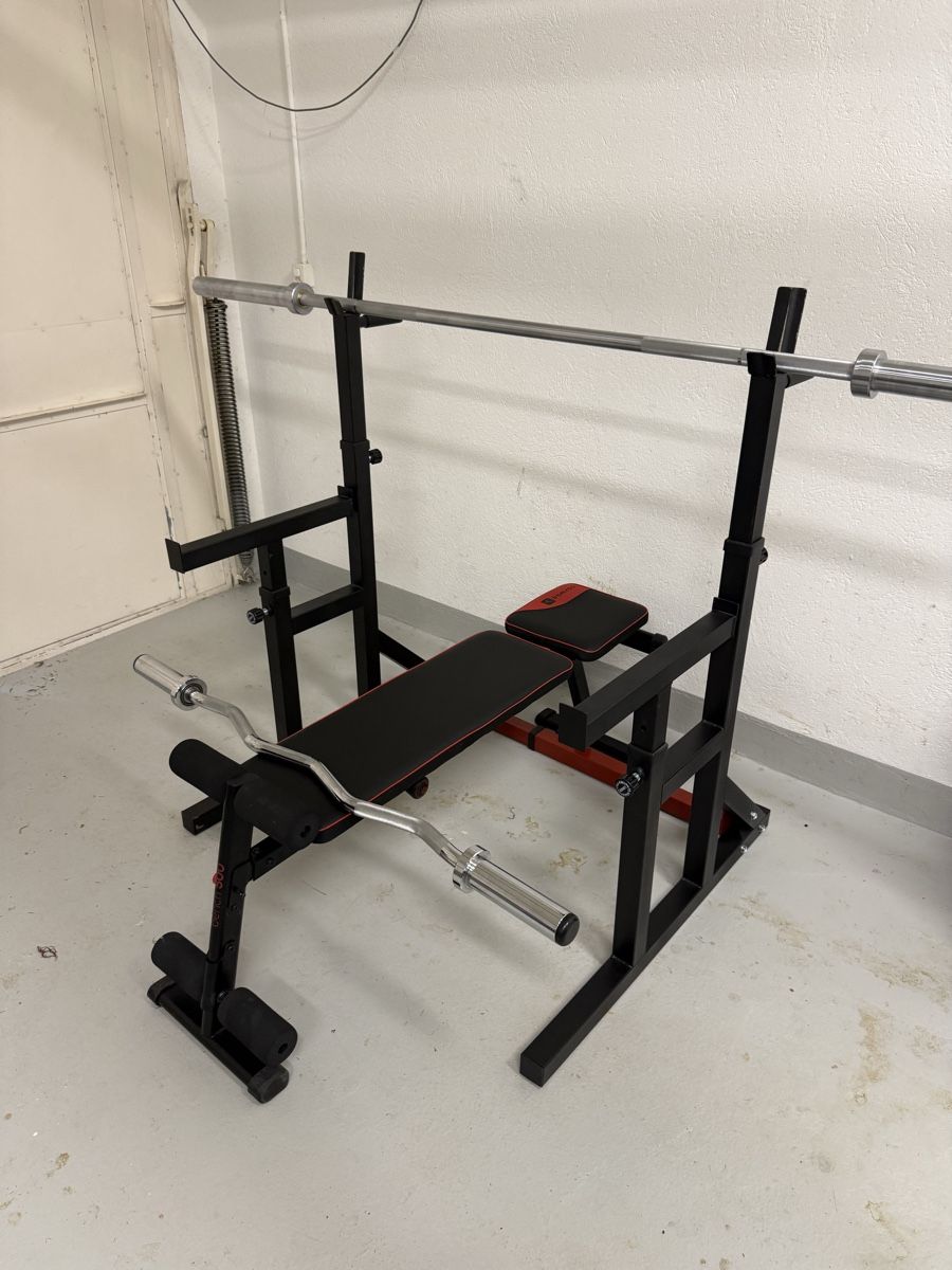 Hometrainer: Weight Bench with Barbell and Weight Rack – Gebraucht aus Wollerau von jam_2kzc 2