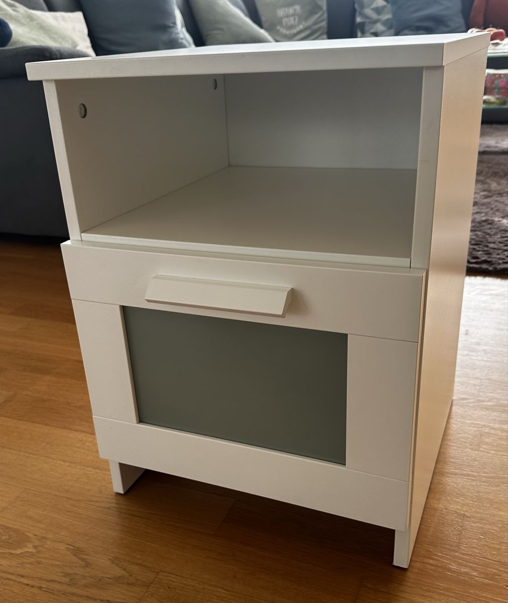 Tables de nuit: IKEA Ablagetisch – D'occasion à Ennetmoos par ObergubsEr 1