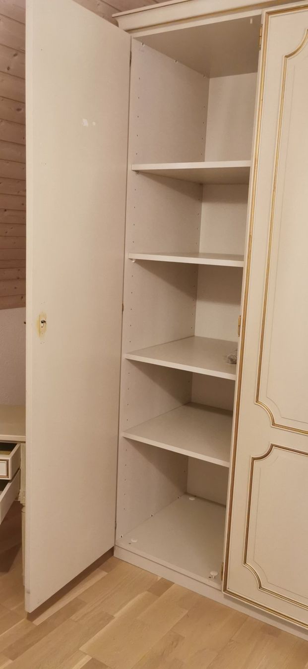 Armadi: Vintage Kleiderschrank – Difettoso da Oberwangen b. Bern venduto da Vittorio0 3