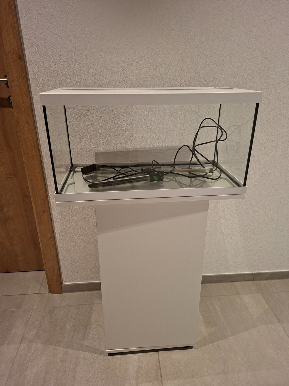 Eheim Acquari: Aquarium mit Unterschrank – Usato da Brittnau venduto da Thrasher85