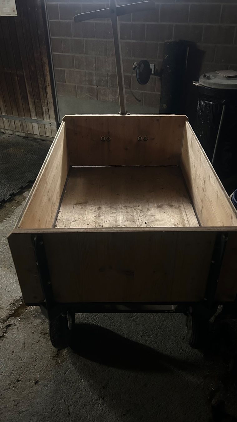 Carrelli di trasporto: Alter massiver Leiterwagen – Usato da Grosshöchstetten venduto da am317 4