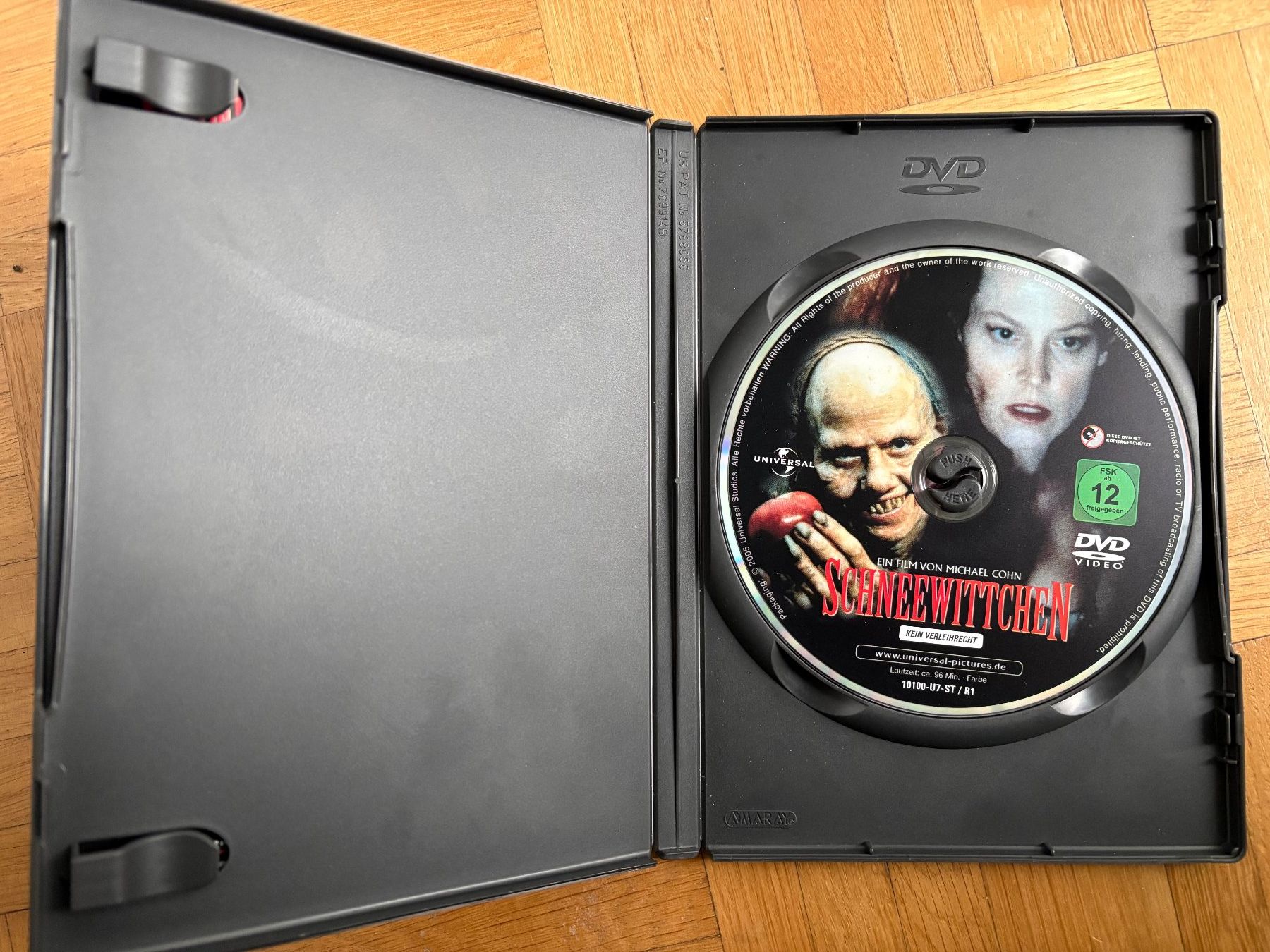 Tutti i DVDs: Schneewittchen - Snow White: A Tale of Terror - DVD – Usato da Zürich venduto da Malcom 1