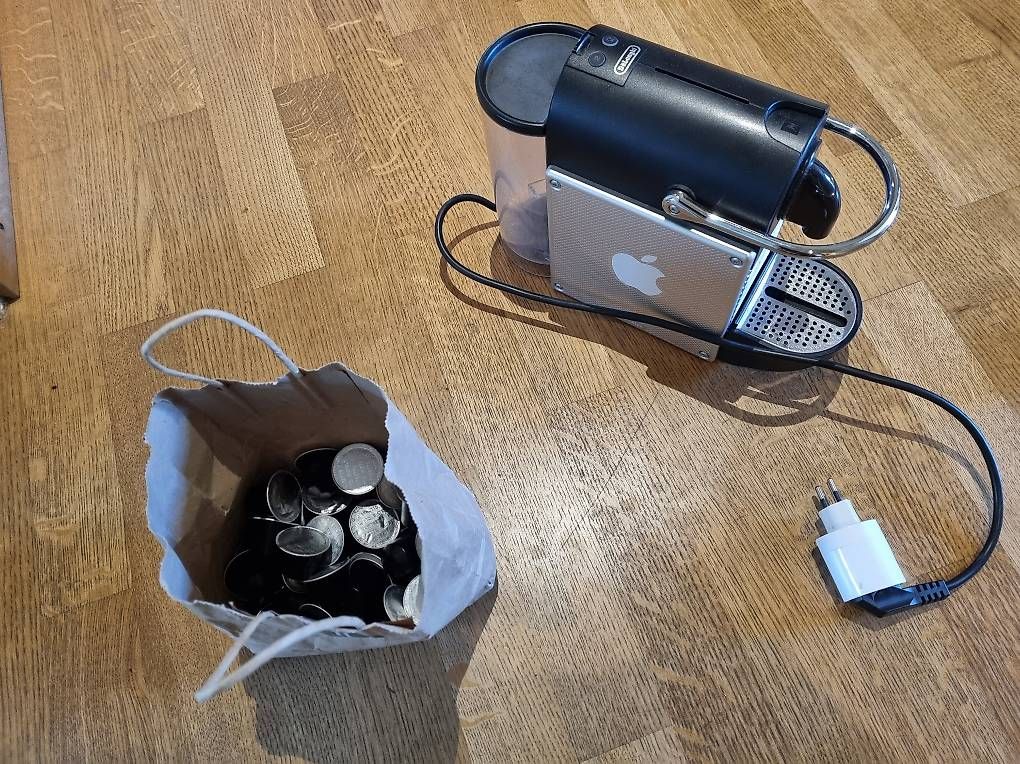 Kaffeemaschinen & Espressomaschinen: DeLonghi Kapsel Kaffeemaschine – Gebraucht aus Boll von boe_7ck5