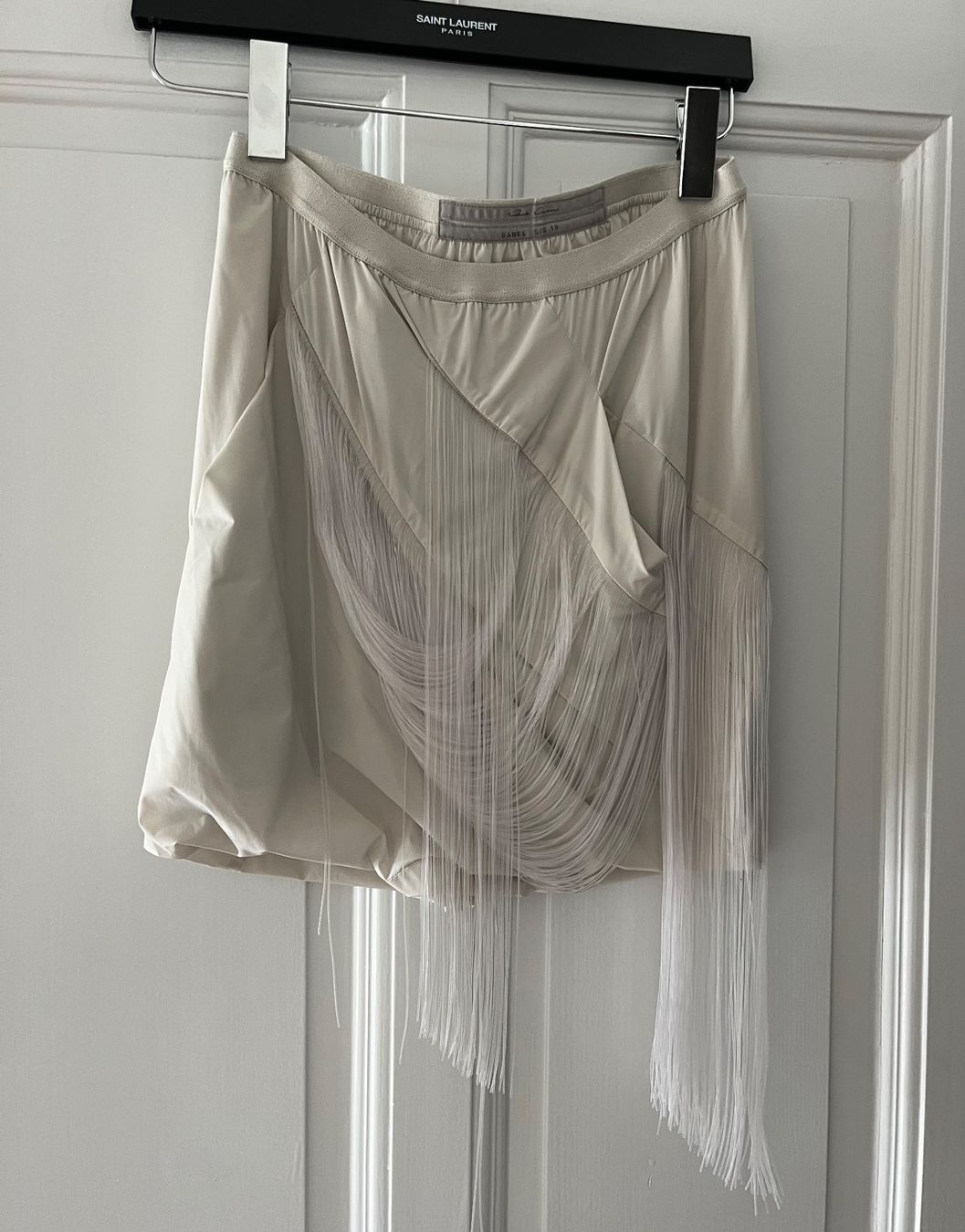 Rick Owens Gonne: Rick Owens mini short/jupe avec franges – Nuovo (secondo la descrizione) da Genève venduto da dachaw