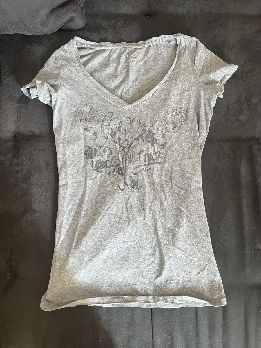 Guess T-shirts: Guess Shirt S – Neuf (Voir description) à Wädenswil par GNT