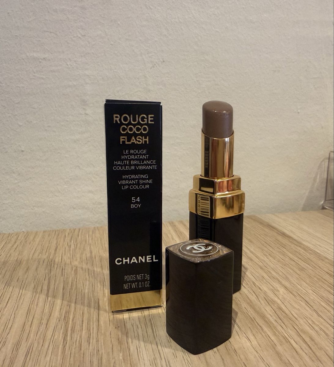 Chanel Maquillage: Chanel Rouge Coco Flash 54 Boy – D'occasion à Luzern par sas_r89l