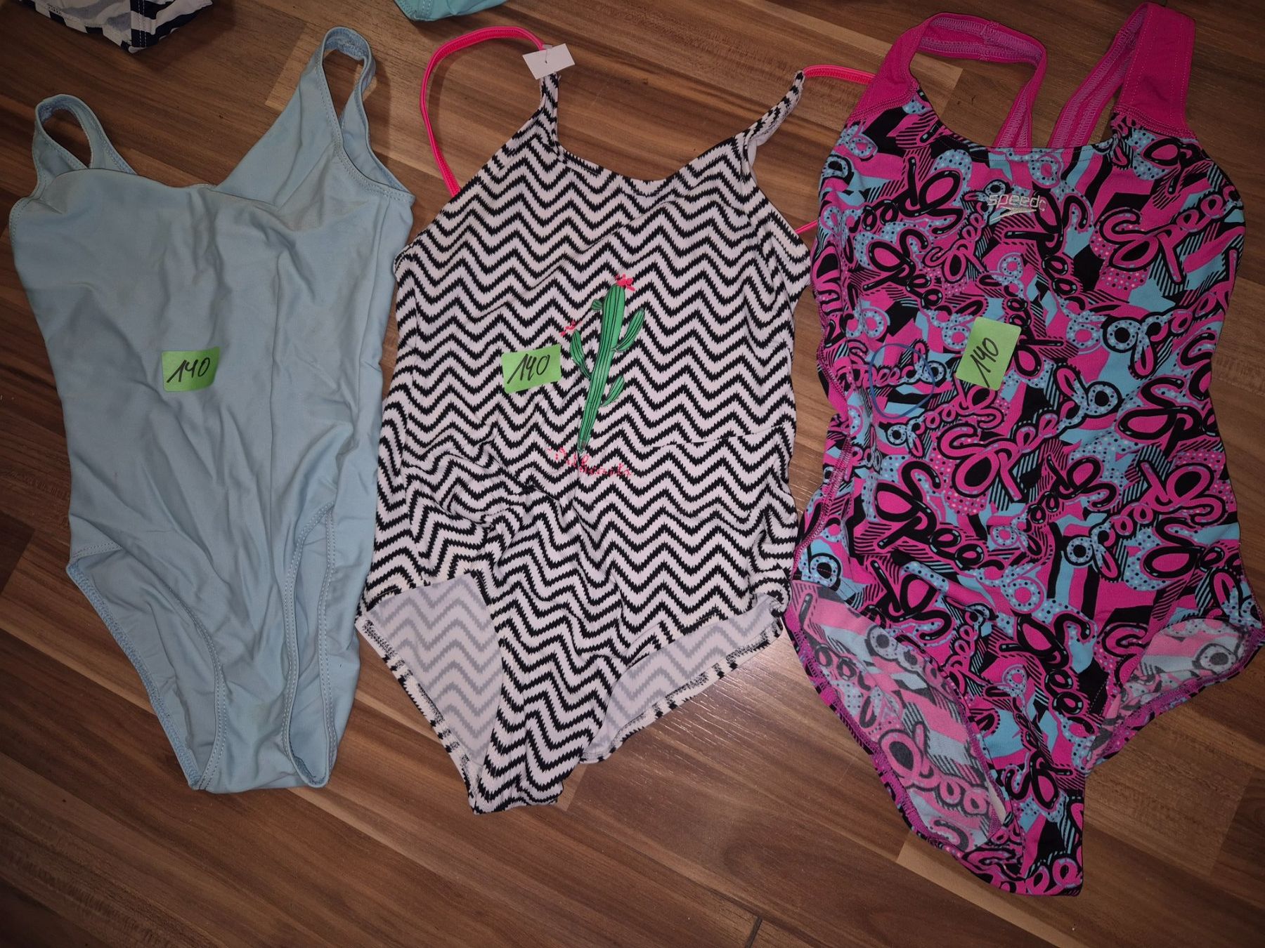 Costumi da bagno & Bikini: 1 Badeanzug gr 140 nach Wahl K2 – Usato da Schwarzenburg venduto da flamingo1970