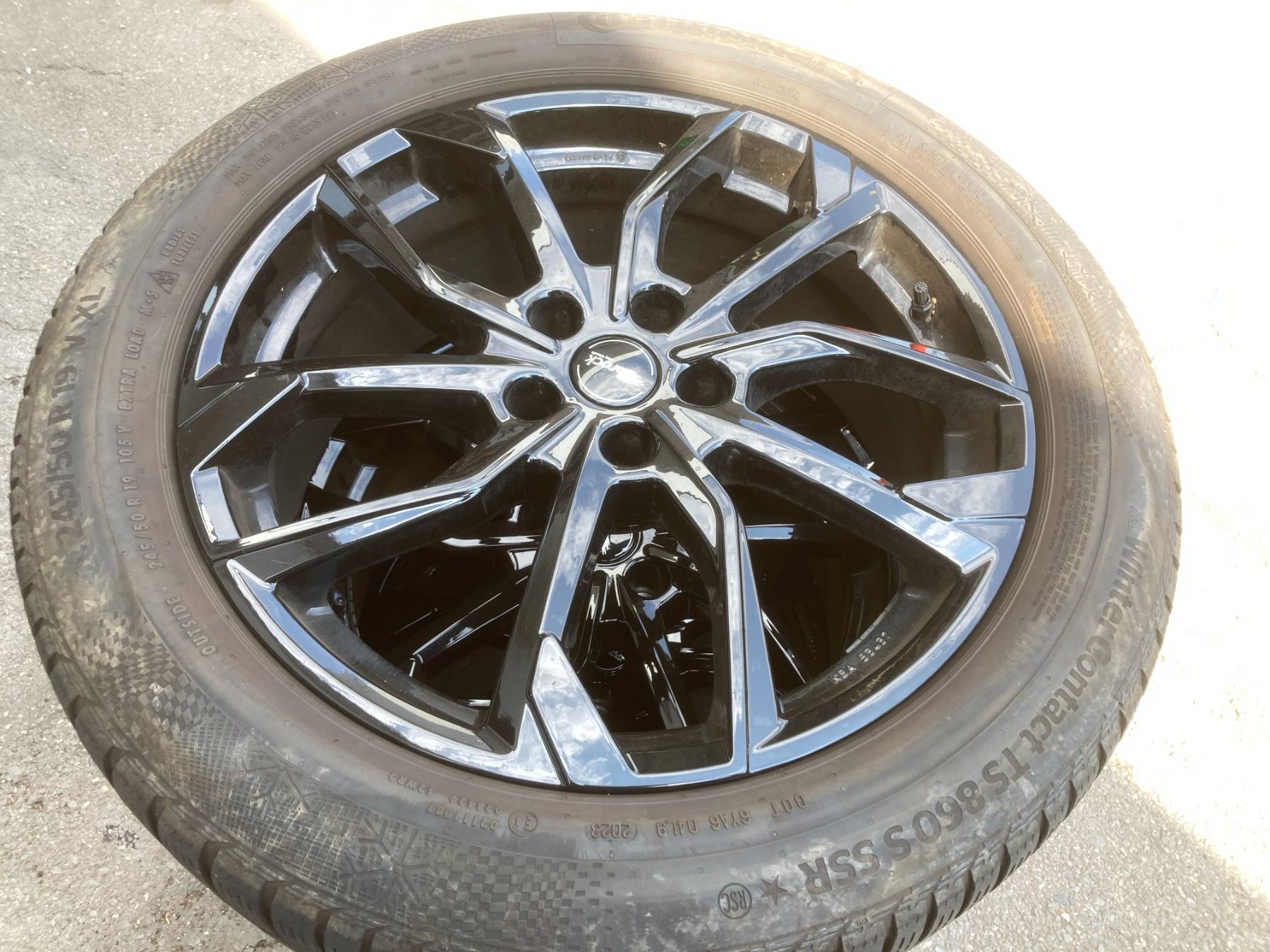 BMW Pneus & Roues: BMW IX3 Winterräder 245/50R19 – D'occasion à Cham par WB2223 1