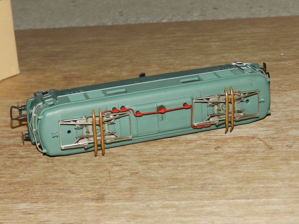 LOCOMOTIVE ELECTRIQUE BB9001 en 3 rails, boite. - Lot 283
