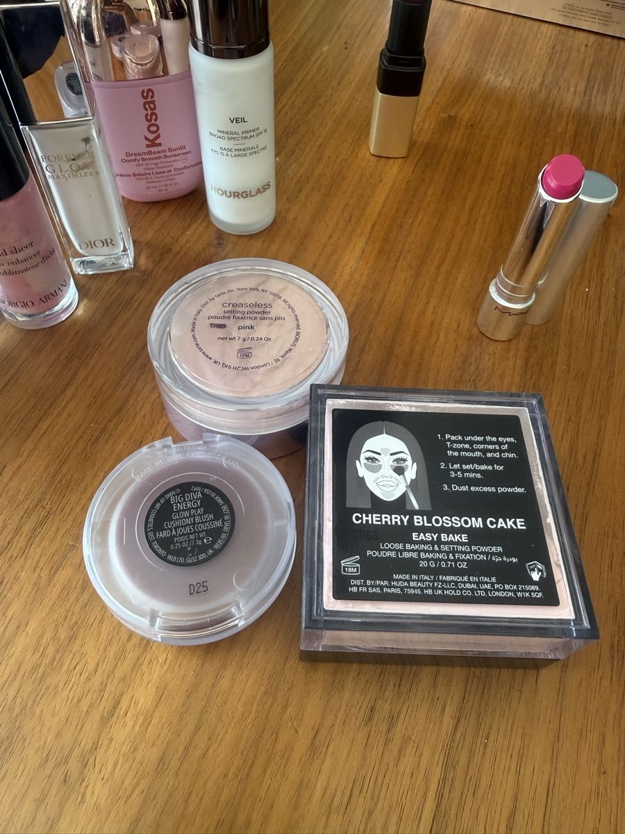 Lettini & sedie per cosmetici: Designer Cosmetics Bundle: Summer Makeup Must-Haves! – Usato da Zürich venduto da pinish 4