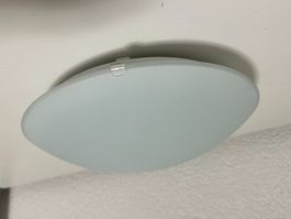 Ich verkaufe sieben Deckenleuchten. Durchmesser: 25 cm