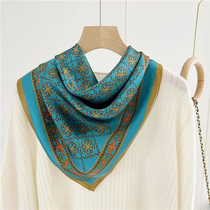 Foulard & Sciarpe: New 68cm 100% Silk Scarf Chain Pattern Teal Neckscarf – Nuovo e nell'imballaggio originale da Baar venduto da virginiablossoms 1