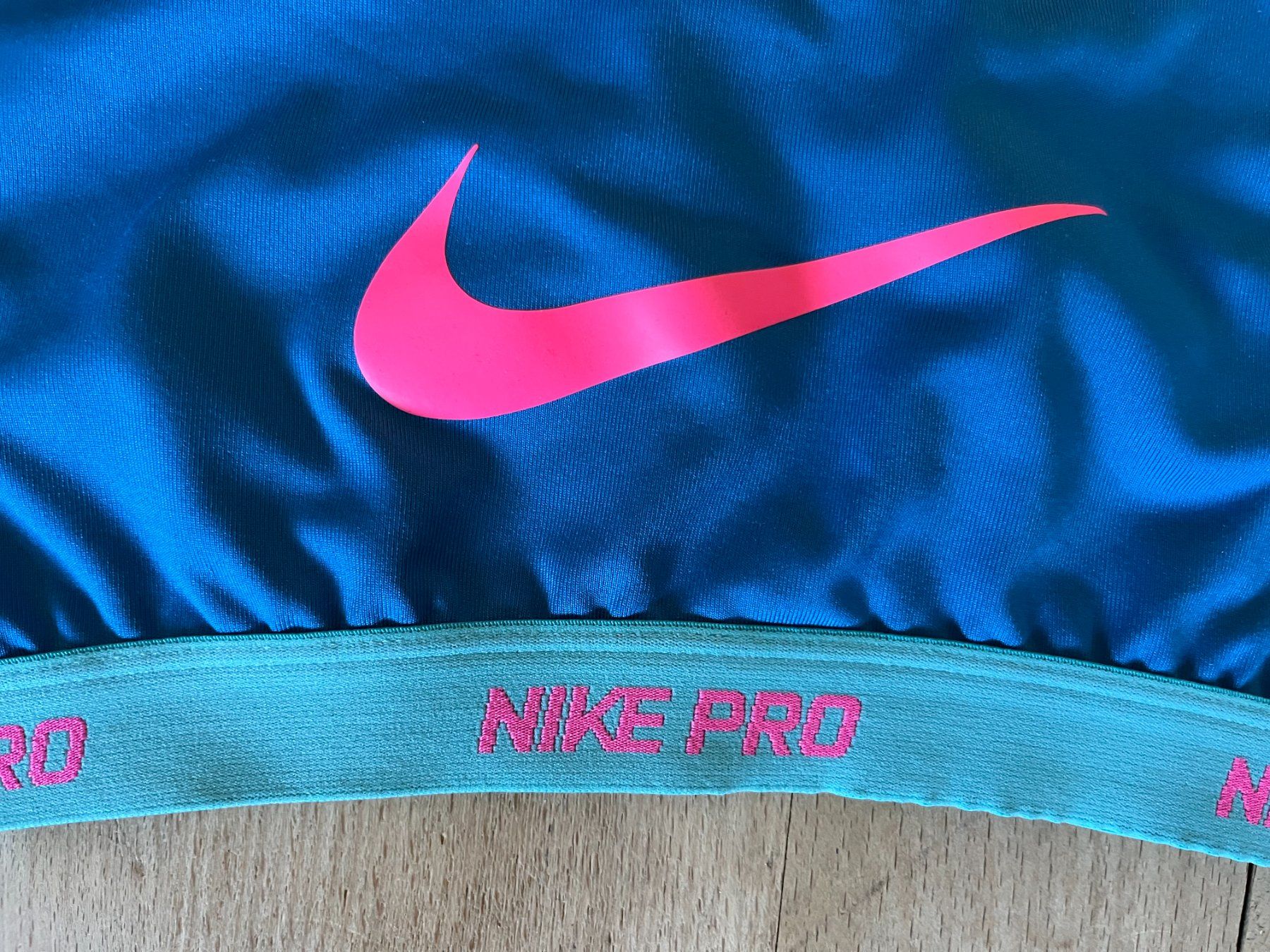 Nike Tops: NIKE PRO Sport-BH Top – Gebraucht aus Zürich von its-love 2