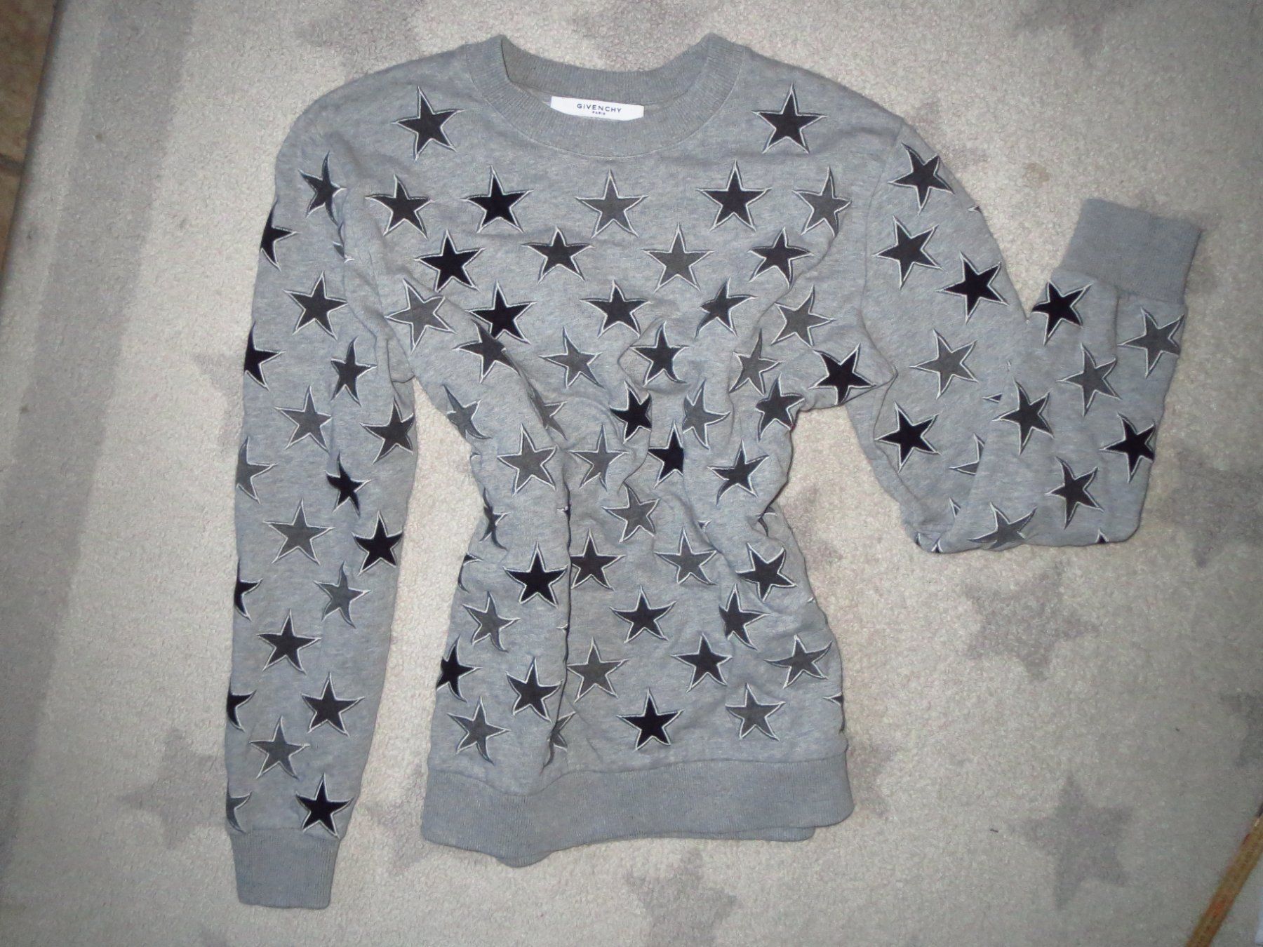 Maglioni & Felpe: toller GIVENCHY PARIS Damen Pullover XS mit Sternen/NP 920.- – Usato da Kiental venduto da Anna8702 1