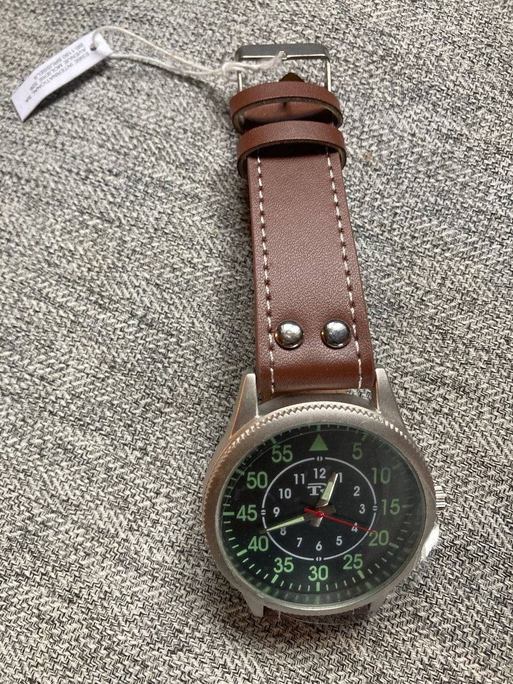 Uhren: Herren Armbanduhr mit Lederarmband – Neu und originalverpackt aus Seuzach von foifer