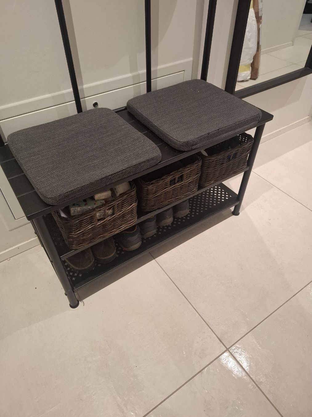 Ikea Porte manteau: Garderobe m. Körben und Spiegel•IKEA PINNIG•Spiegel Nissedal – D'occasion à Ottenbach par Rasenmaeeher 2