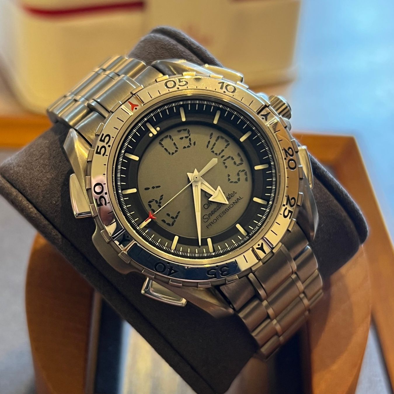 Omega Uhren: Omega Speedmaster Titanium on Titanium Full Set 3290.50 – Gebraucht aus Carouge GE von Watchaser 7