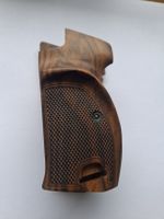 Nussbaum Griffschalen für die Sig P210 mit Daumenauflage 