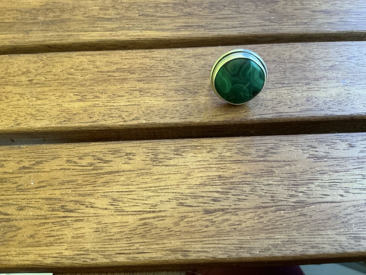 Anelli: Ring mit einem grünen Malachit-Edelstein – Usato da Basel venduto da S.Wehrli72
