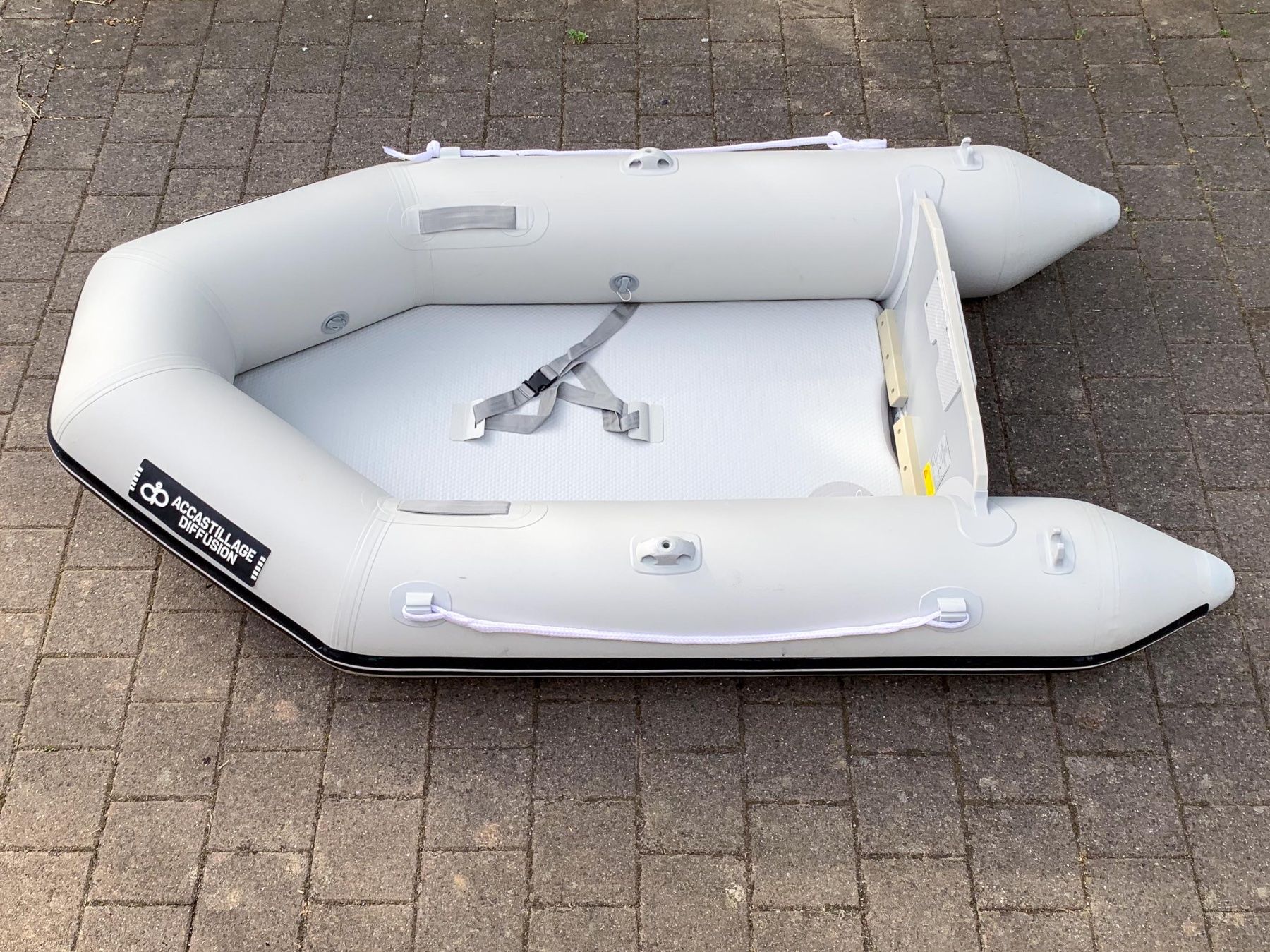 Boote: Dinghy / Schlauchboot / Beiboot mit Luftboden mit Rudern – Gebraucht aus Worben von Dkkk