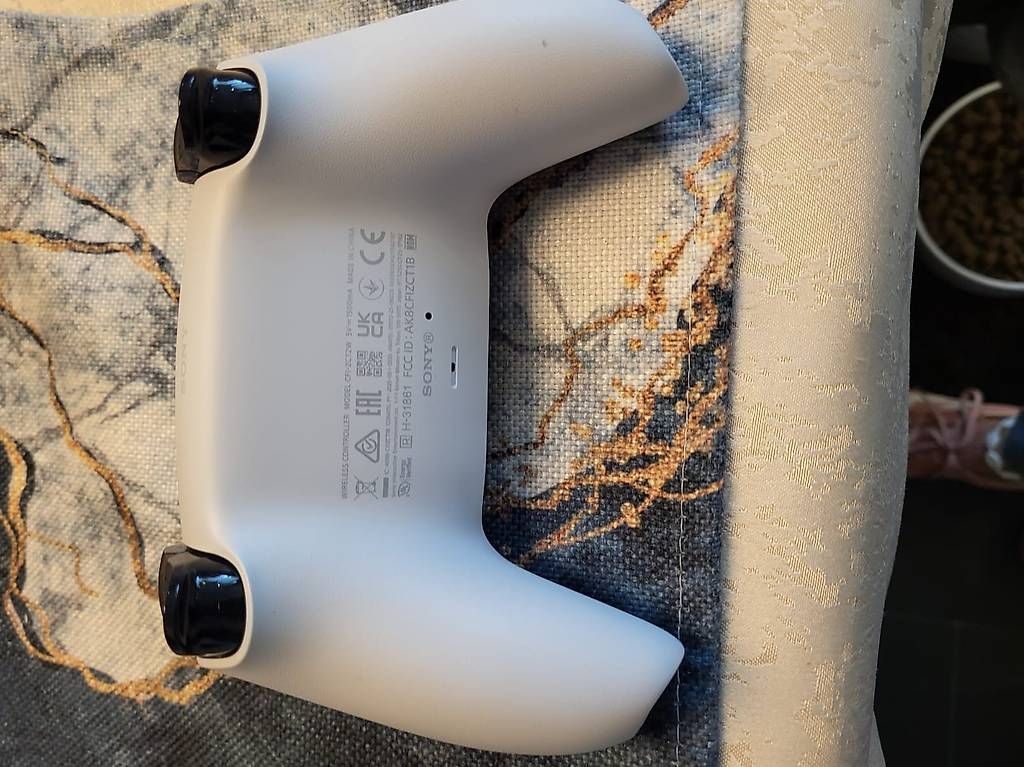 Manettes: Original Sony PS5 DualSense Wireless Controller  Weiss – D'occasion à Tann par psc_7r2y 2