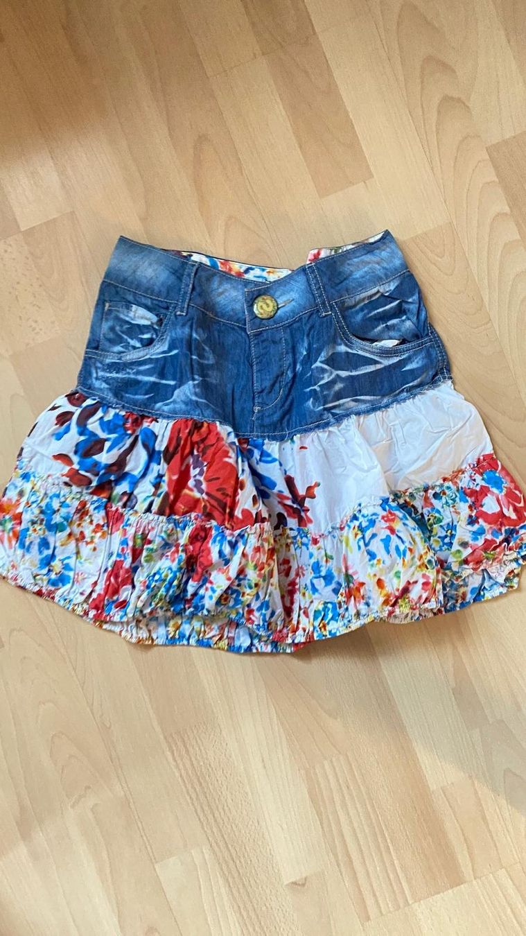 Kleider & Röcke: Sommerlicher Jeansrock mit Blumenmuster, Grösse 128 – Gebraucht aus Rothrist von lil_tg5m