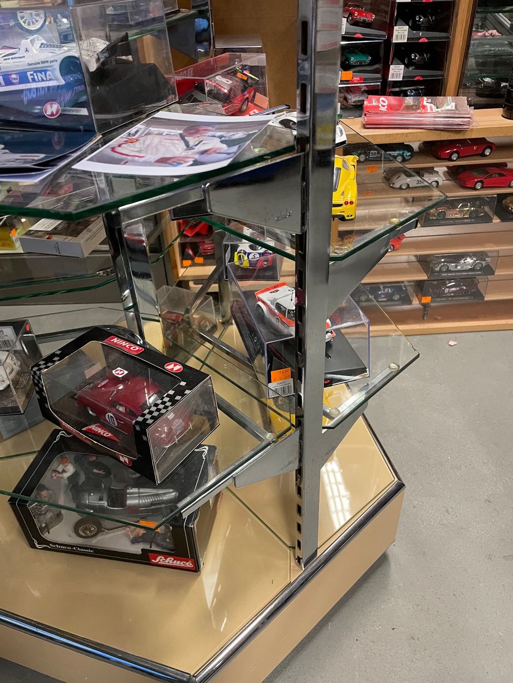 Modellini d'auto: Ausstell - Vitrine 5 Eckige – Usato da Wohlen AG venduto da NincoA-Z 3
