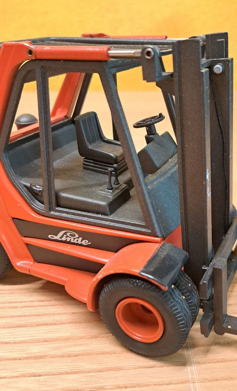 Gama Kit di modellismo & Modellini statici: Linde Stapler (Gabelstapler Modell, Gamma 2422 / 1:24 – Usato da Dietlikon venduto da kosta.katoglou 5