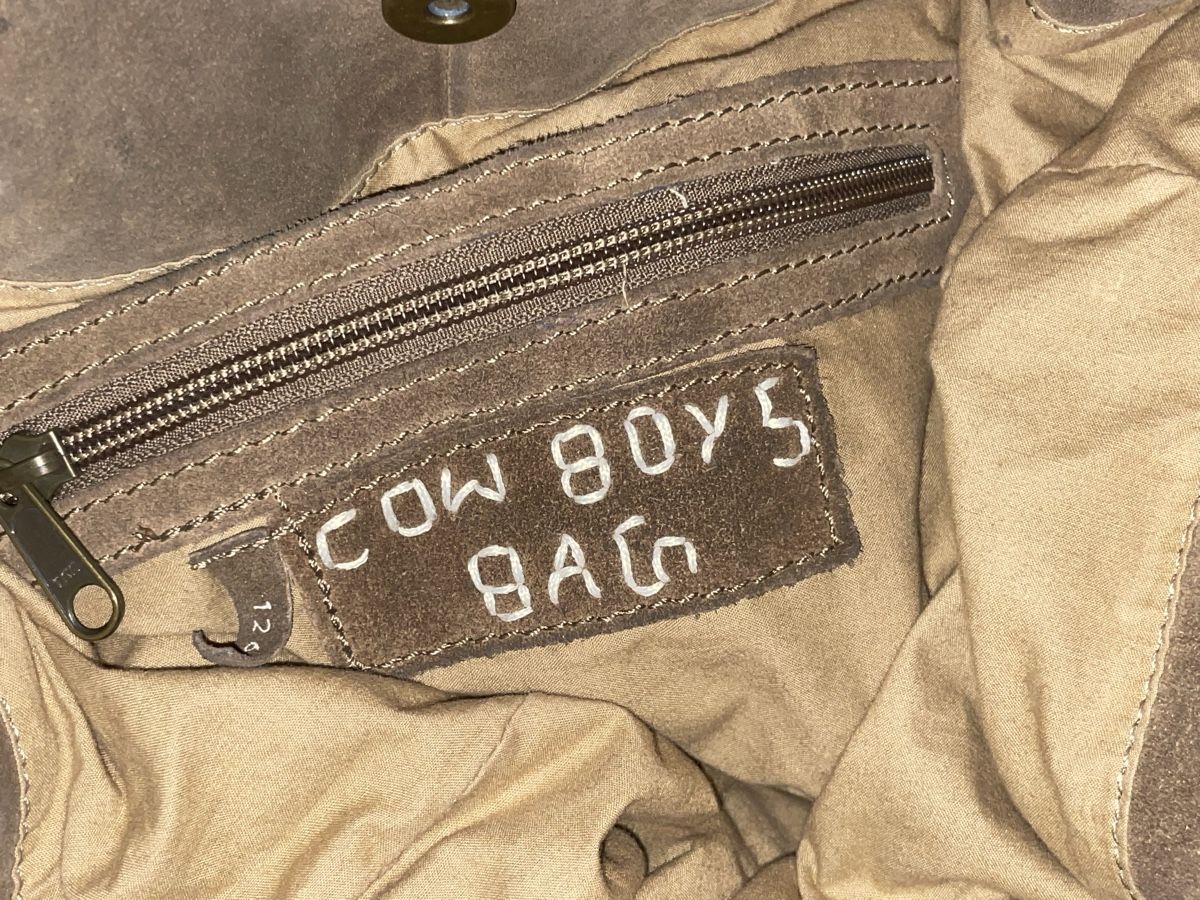 Taschen für Damen: ALLES RAUS Beuteltasche Wildleder – Gebraucht aus Kloten von simones.thriftshop 4
