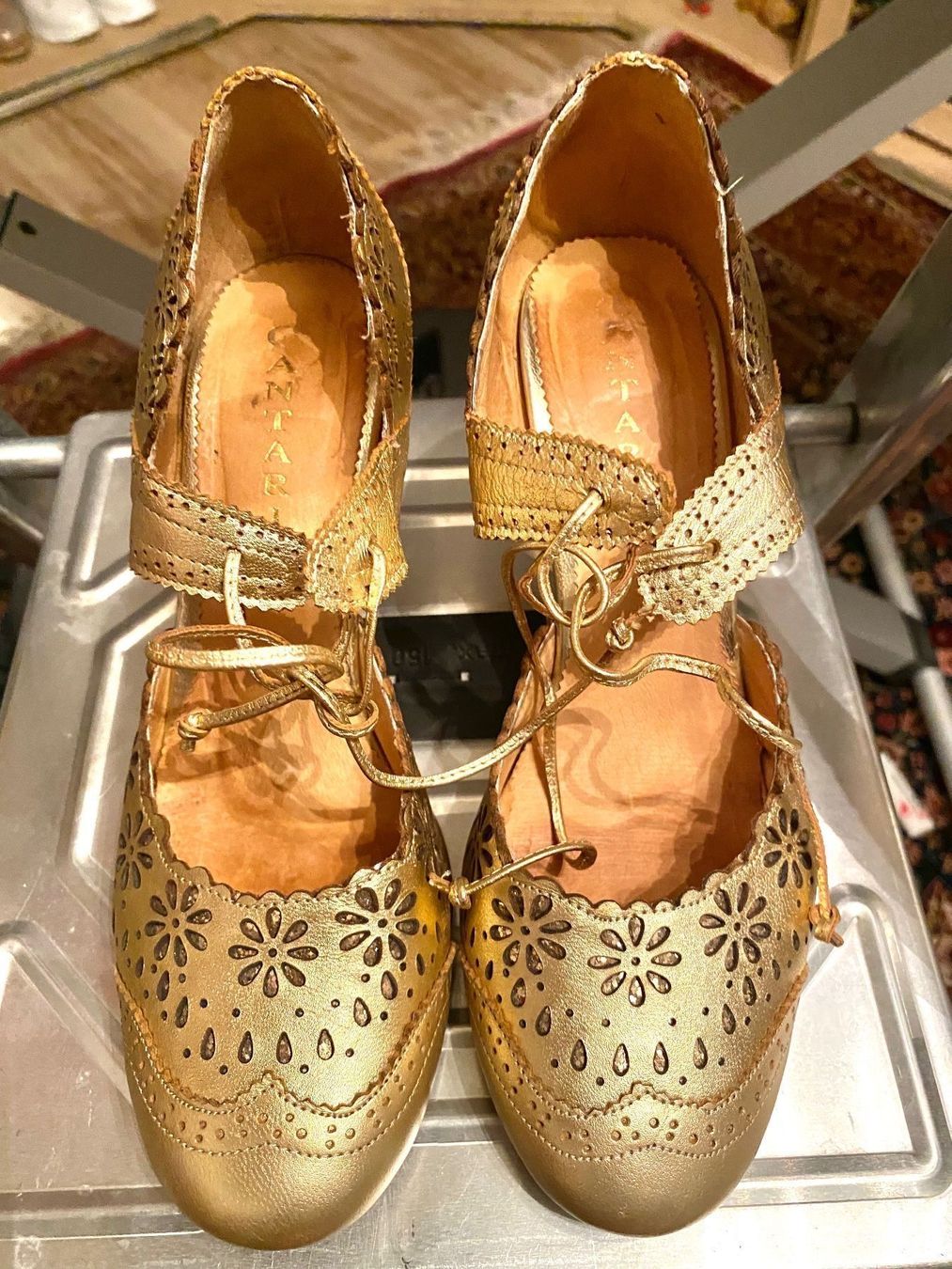 Scarpe da donna: Escarpin doré CANTARINI T37 – Usato da Porrentruy venduto da SYANKA