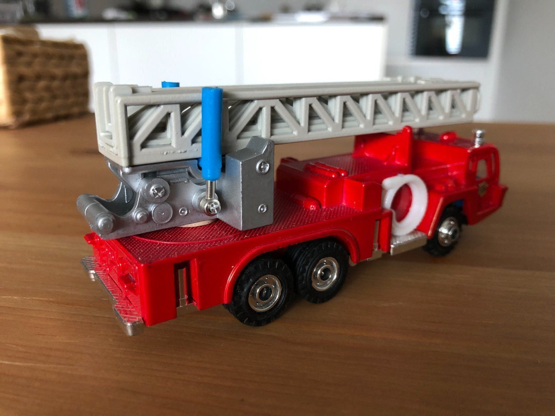 Modellini d'auto: SHINSEI AERIAL LADDER FIRE ENGINE – Usato da Meilen venduto da rdv_n7s9 5