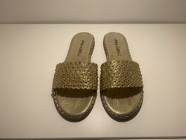 Sandalen in Gold (Gr. 41)