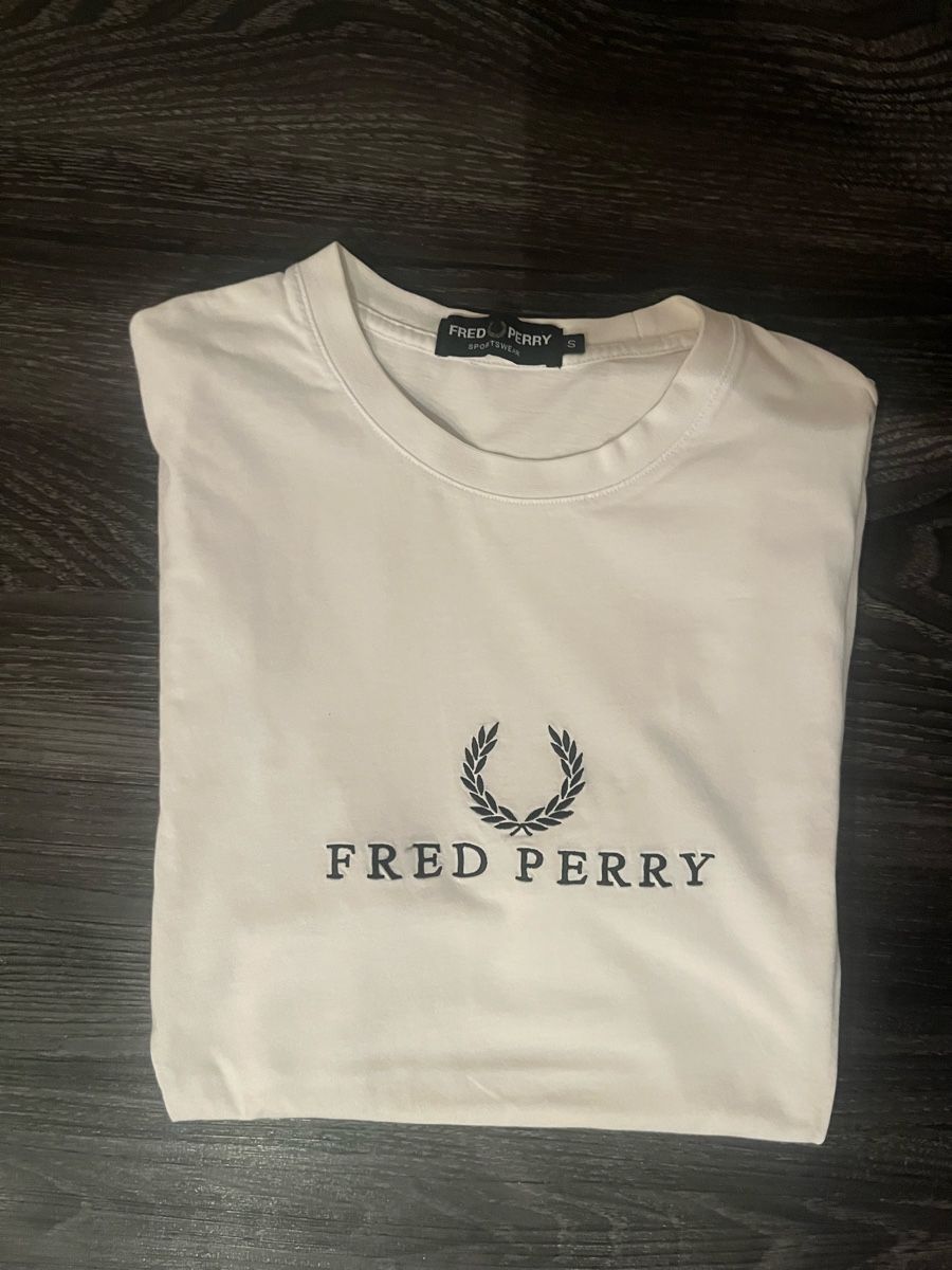 Fred Perry T-shirt: Fred Perry T-Shirt Gr. S – Usato da Otelfingen venduto da Denis_ZH