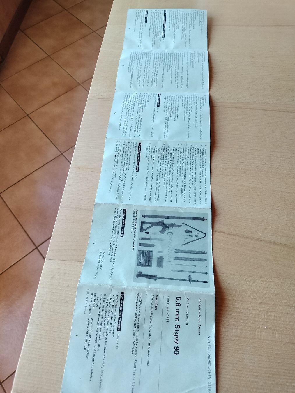 Schweizer Armee Tutti gli attrezzi: Faltblatt Schweizer Armee, Sturmgewehr 90 – Usato da Schwanden Sigrisw venduto da cadieux71 2