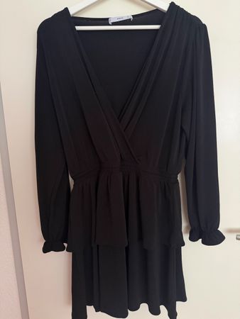 Langärmliges schwarzes Mango Kleid