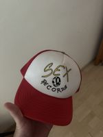 Cap Rot von meinem Ex
