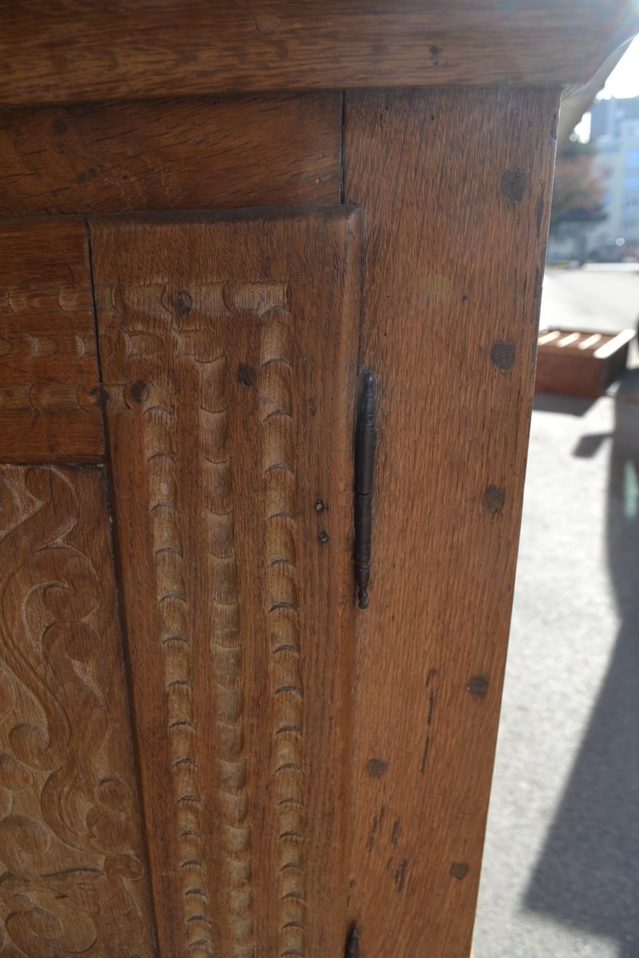 Schränke: Antiker Wandschrank Eiche massiv geschnitzt Barock – Gebraucht aus Wil SG von Athi 5