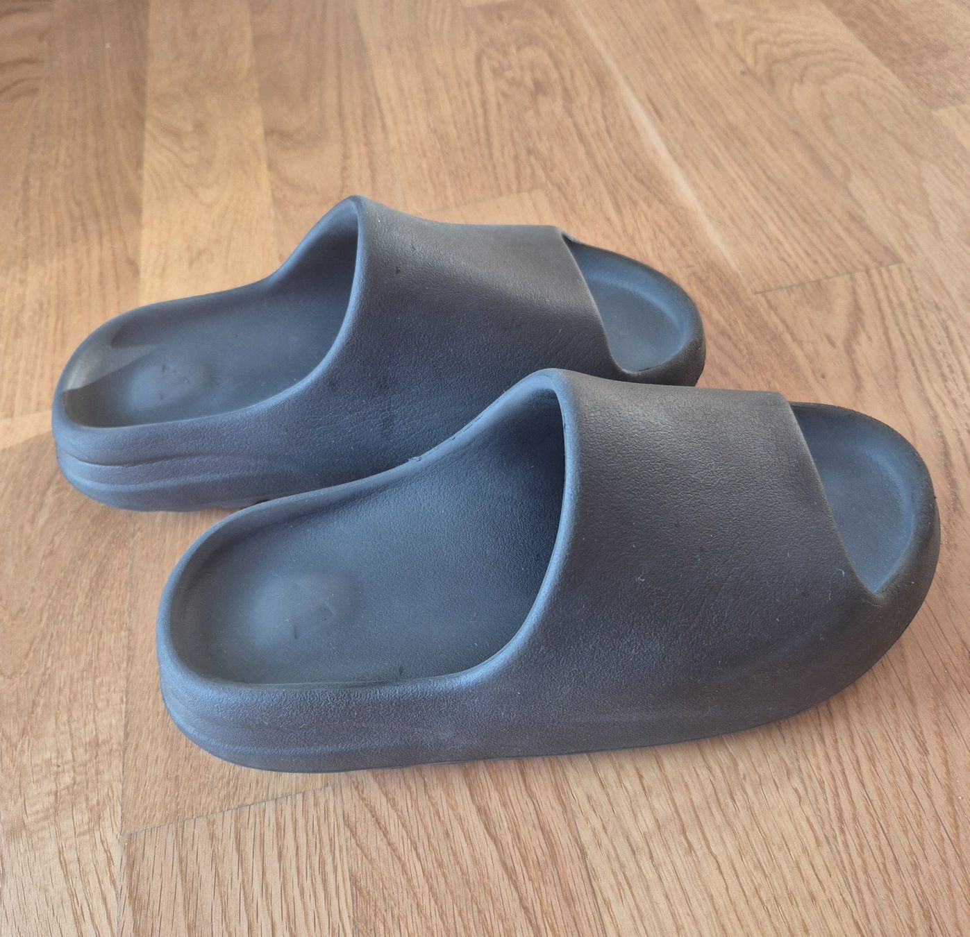 Adidas Scarpe da uomo: Claquettes Adidas – Usato da Petit-Lancy venduto da ka_lak