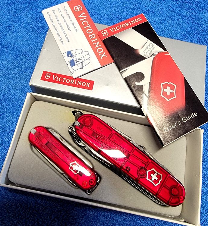 Victorinox Set SWISS CHAMP + SIGNATURE transparent red | Kaufen auf Ricardo