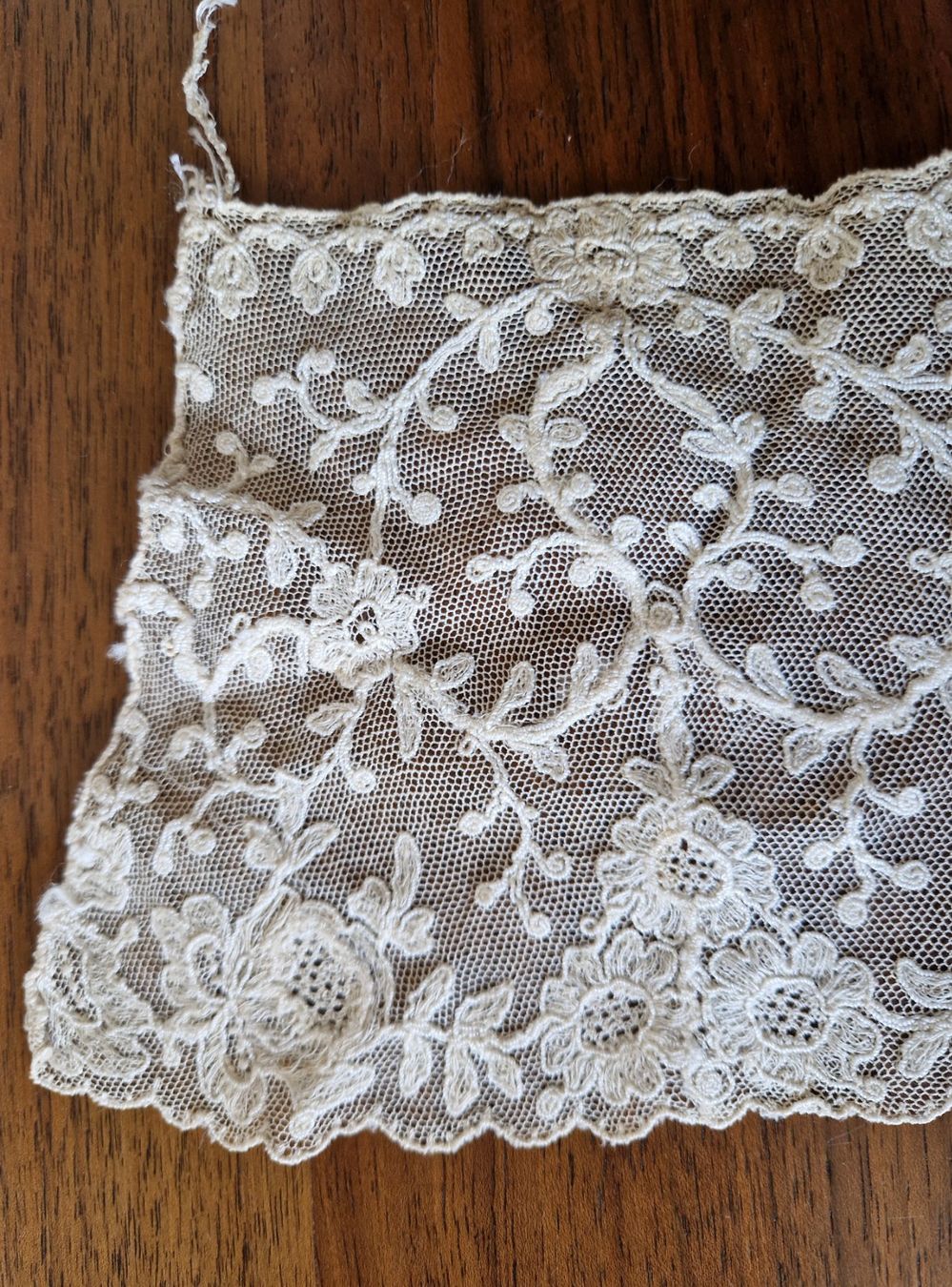 Tessuti: Antike Tüllspitze  Kragen – Usato da Bern venduto da Antikbatik 6