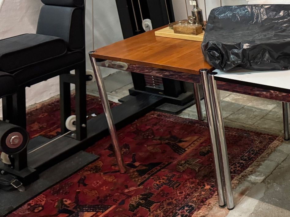 USM Tavoli: Usm Tisch Kirschbaum 75x75 Lieferung gratis – Usato da Thun venduto da Thuno6 1
