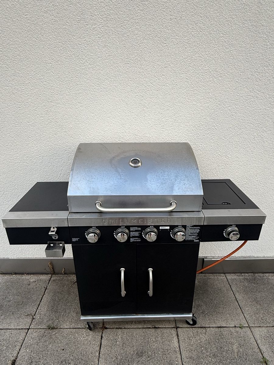 Griglie: Gasgrill mit Abdeckung, Grillmeister – Usato da Effretikon venduto da Dario_111B