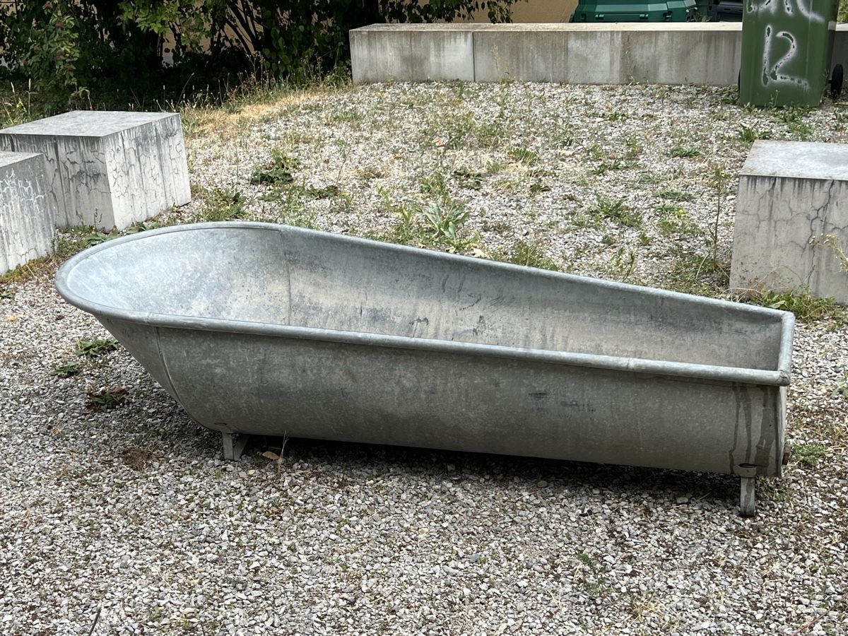 Badewannen: Antike grosse, verzinkte Badewanne dicht – Gebraucht aus Wabern von La-Vitrine 1