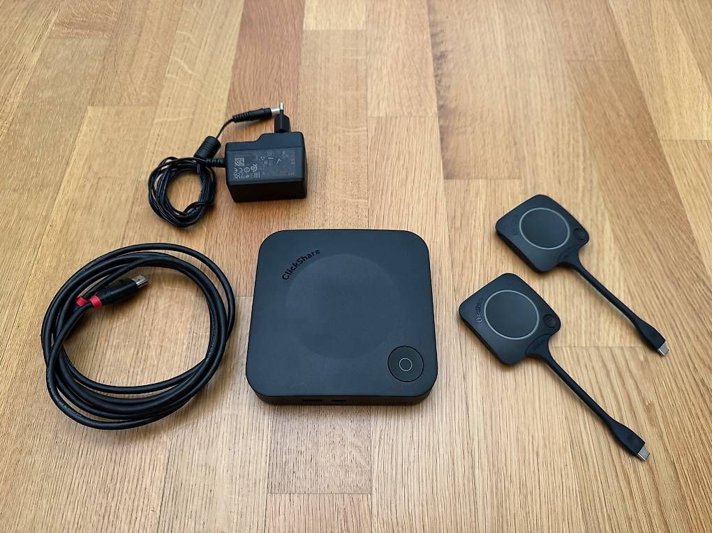 Hubs & Switches: Barco Clickshare CX-30 + 2x USB-C Buttons – D'occasion à Winkel par Losser