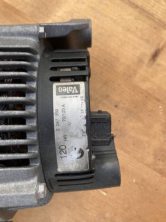 Tutti pezzi di ricambio auto: Bmw Alternator – Usato da Muri AG venduto da Aero96 2