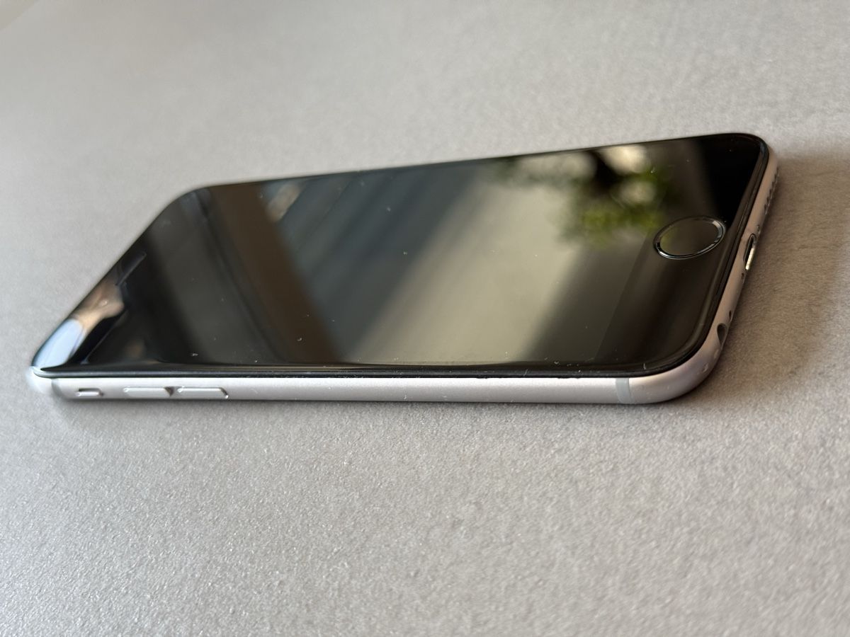 Apple Portables: iPhone 6 Argent 64Go – D'occasion à epalinges par Misterazz 1